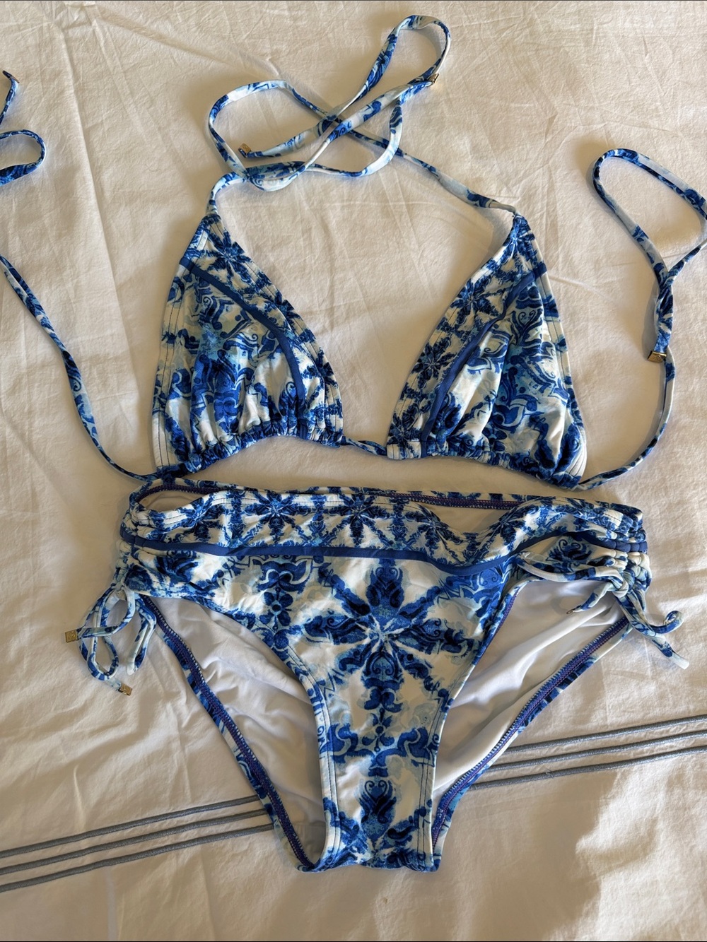 MICHAEL MICHAEL KORS TILE PRINT STRING BIKINI SET - LARGE / MEDIUM ✨